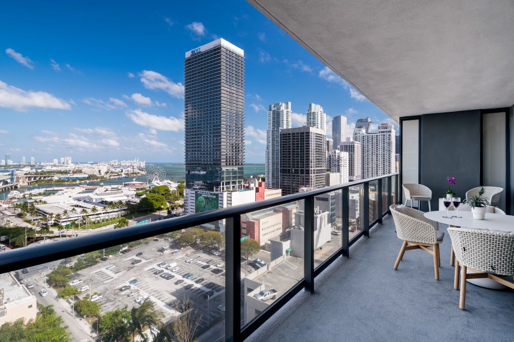 The Gale Miami, Unit 1715. Photo Credit: AlexTphoto.com