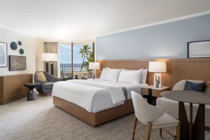 Moana Surfrider, A Westin Resort & Spa guest room