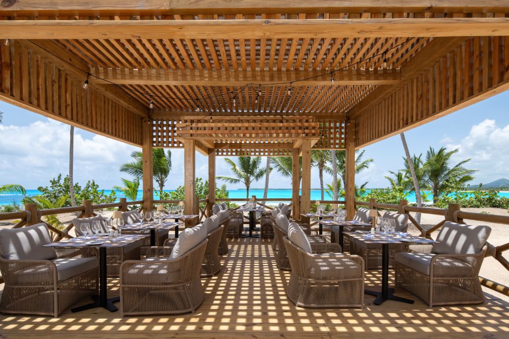 Secrets Playa Esmeralda Resort & Spa Beach Club restaurant. Credit: Hyatt Hotels
