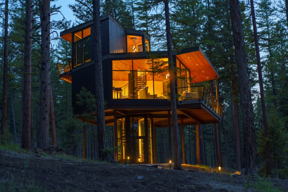 Treehouse accommodation at the green o