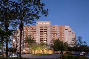 Exterior photo of Sonesta Emeryville-San Francisco Bay Bridge.