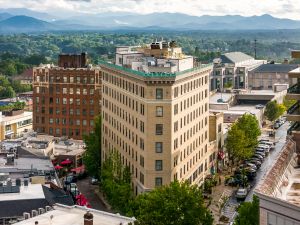 Flat Iron Hotel&nbsp;