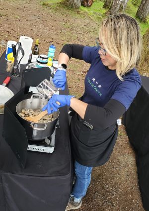 Forage Seattle's Angela Chen preparing oysters in a pot.