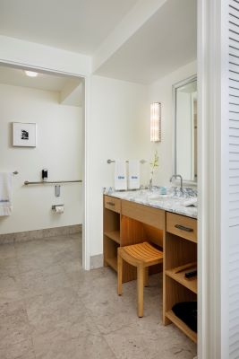 Halekulani, Honolulu, Hawai’i Accessible Bathroom