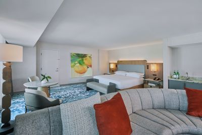 Hilton Anaheim guestroom. 