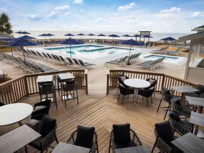 Hilton Myrtle Beach Resort Beachcomber's Sitting Area CREDIT Kingston Resorts