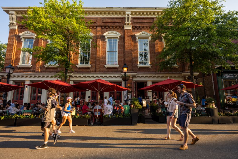 King Street in Alexandria, Virginia. Credit: Chris Cruz for Visit Alexandria.