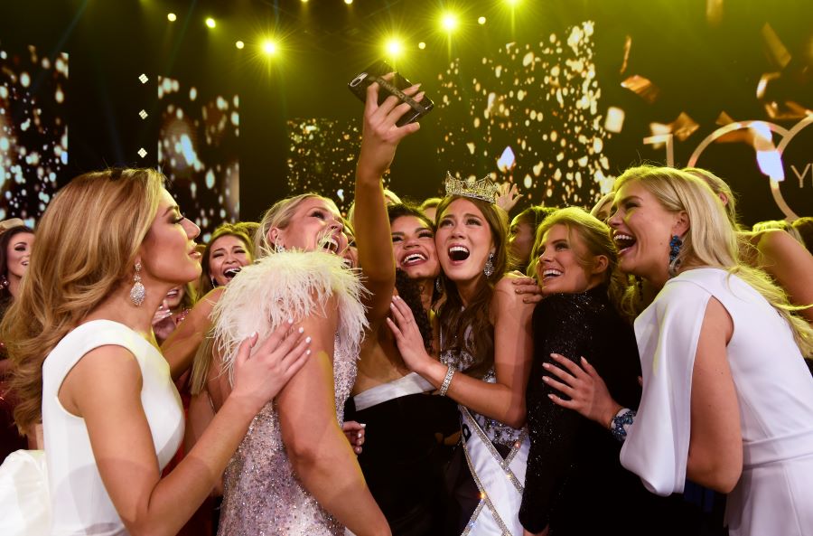 Miss Alaska Emma Broyles Miss America 2022 moment she won.