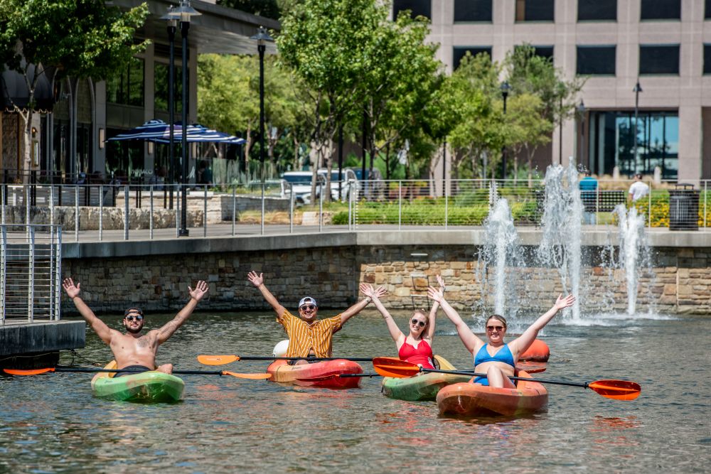 Image of paddleboarders on Lake Carolyn.