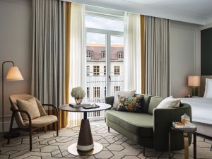 Rosewood Munich Premier Guest Room CREDIT Davide Lovatti