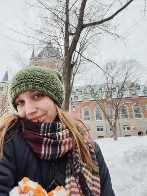 Taylor posing in front of Fairmont Le Chateau Frontenac