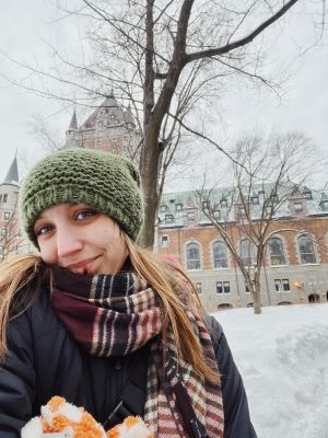 Taylor posing in front of Fairmont Le Chateau Frontenac