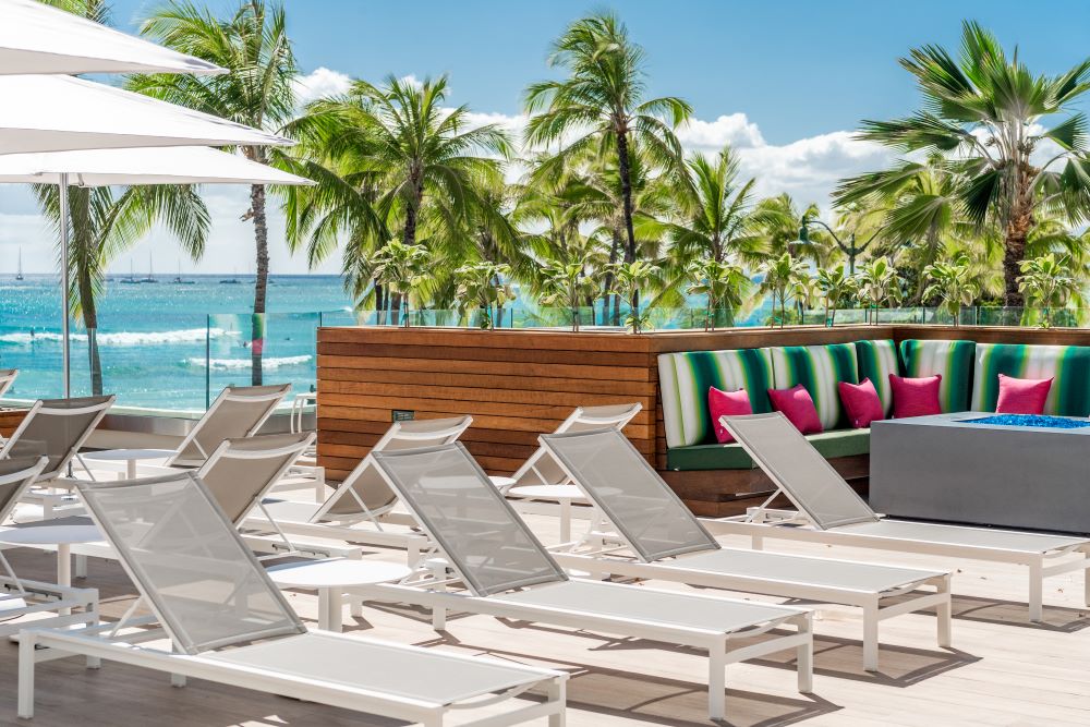 Waikiki Beach Marriott Resort & Spa Queensbreak pool deck