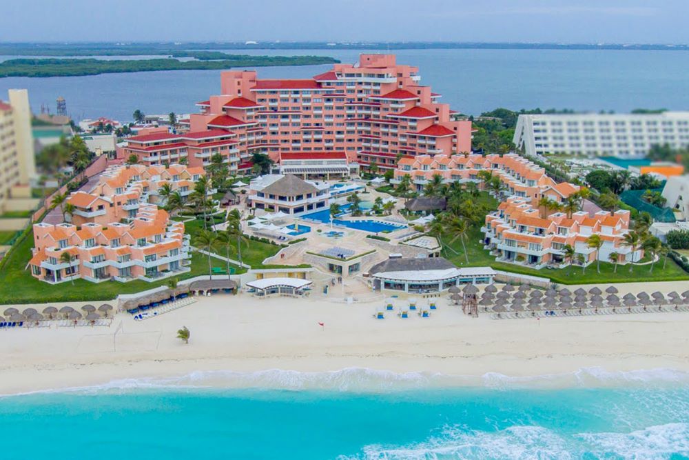 Wynhdham Grand Cancun.