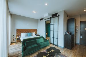 Arlo Williamsburg Guest Room