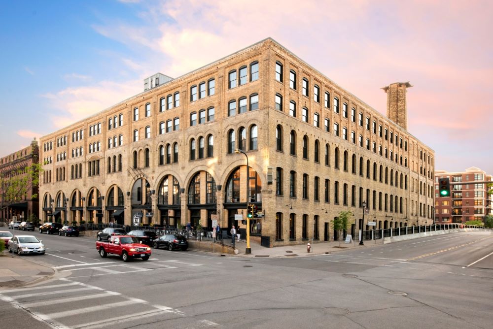 Colonial warehouse in the North Loop