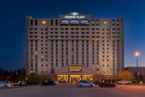 Crowne Plaza Springfield Convention Center exterior