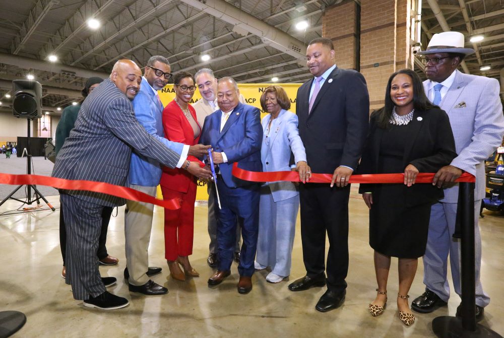  NAACP show floor ribbon cutting 