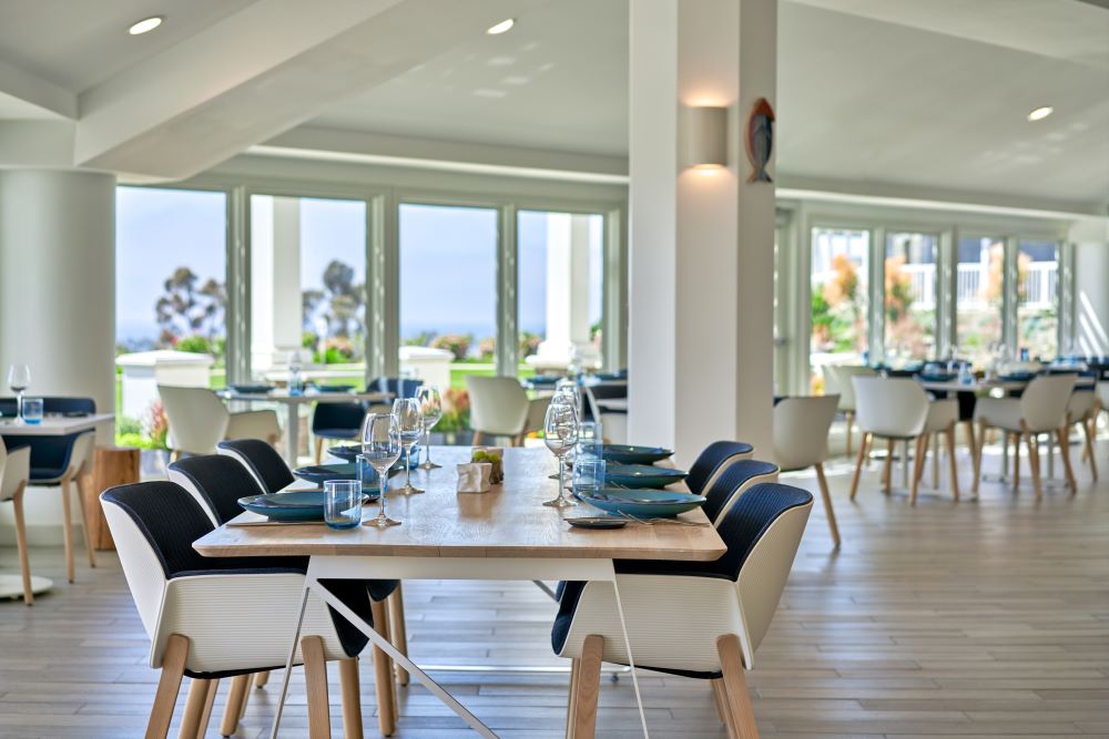 Interior of Outer Reef at Laguna Cliffs Marriott Resort & Spa