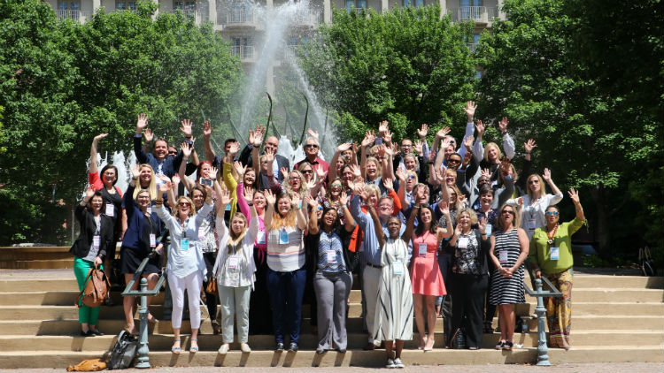 MT LIVE! Group Shot at Ritz-Carlton Fountain