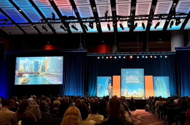 Don Welsh addresses attendees at Destinations International Annual Convention at McCormick Place, Chicago