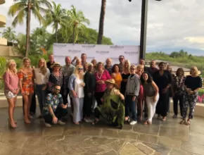 Terry Bradshaw with Meetings Today LIVE! attendees in Hawaiʻi
