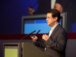 Photo of Kevin Iwamoto speaking at ACTE Rome conference.