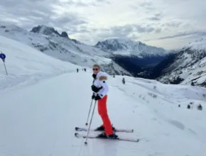 Photo of Laurie Sharp Skiing in France