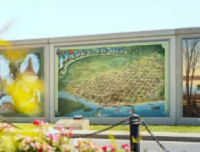 The “Wall-to-Wall” Murals adorning the Paducah floodwall
