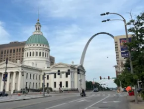 The Old Courthouse and Gateway Arch in St. Louis