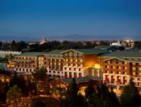 Discover the magic of Disneyland® Resort and create unforgettable moments when gathering at Disney’s Grand Californian Hotel® & Spa. 