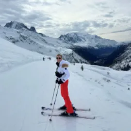 Photo of Laurie Sharp Skiing in France