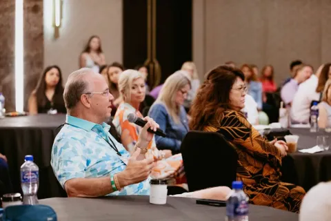 Meetings Today LIVE! Corporate/Incentive attendees continued the conversation for nearly 20 minutes after Gregg's session.