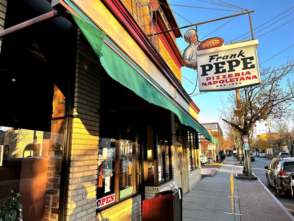 Frank Pepe Pizzeria Napoletana exterior 