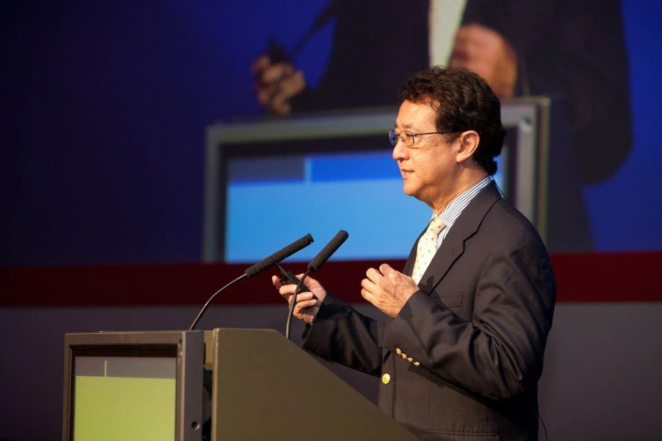 Photo of Kevin Iwamoto speaking at ACTE Rome conference.