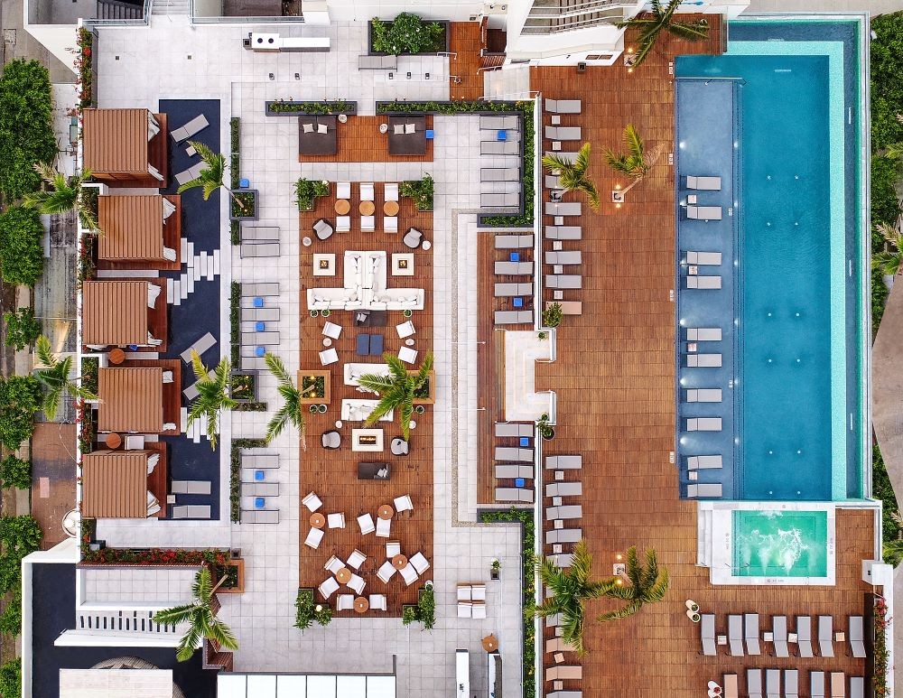 ‘Alohilani Resort Waikīkī Beach Pool Deck