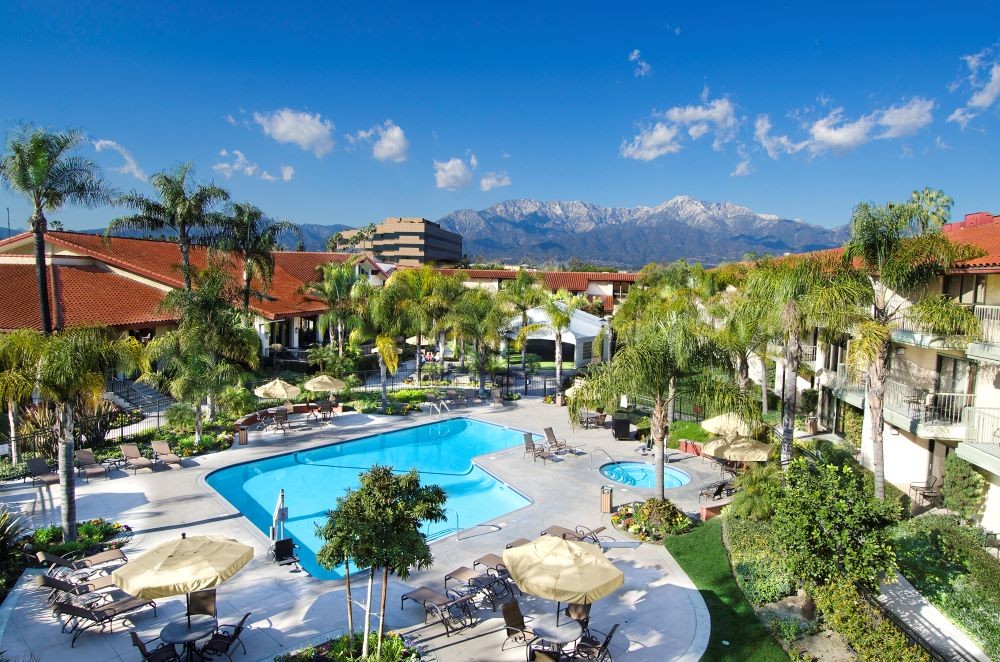 DoubleTree by Hilton Hotel Ontario Airport courtyard