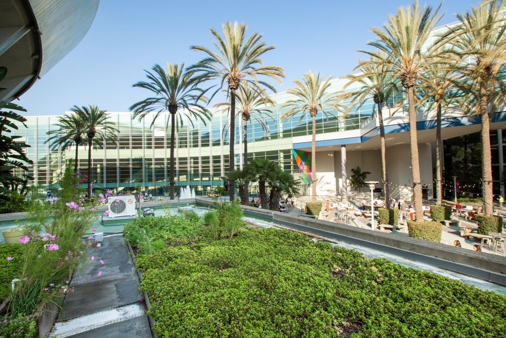 Photo of the rooftop garden of the Anaheim Convention Center.