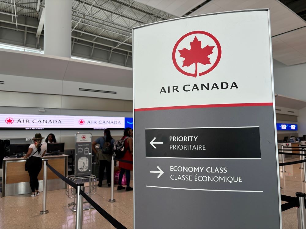 Air Canada sign. Credit: Jenari / Shutterstock.com