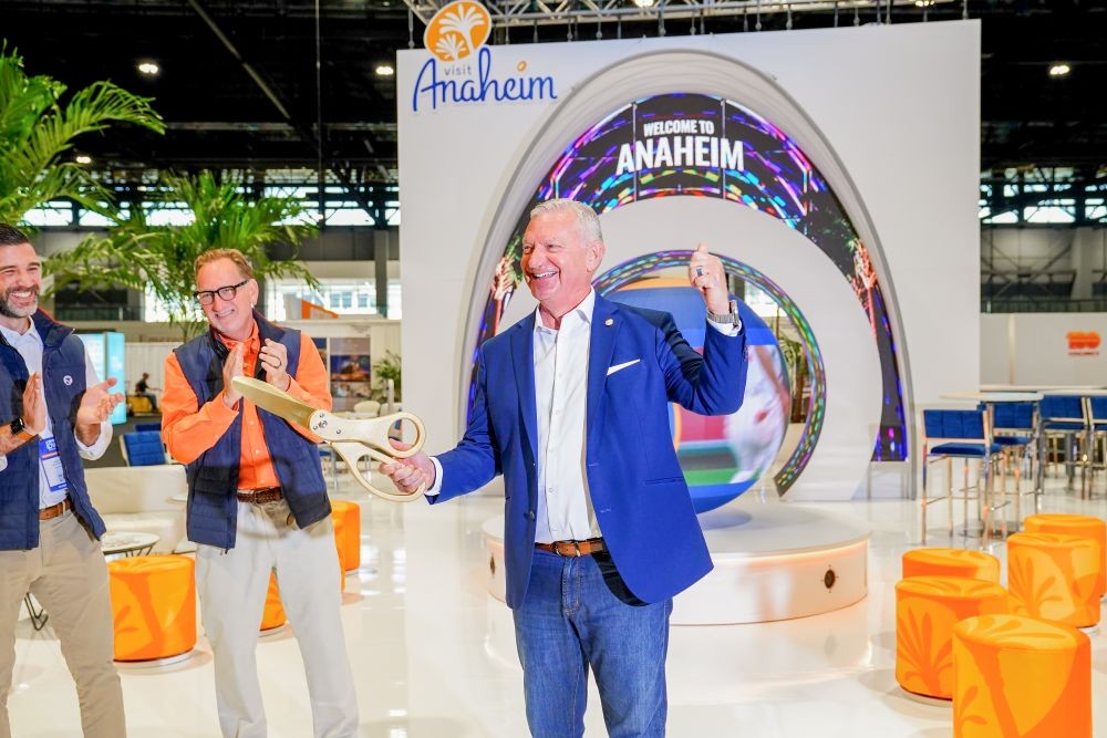 Mike Waterman cutting the ribbon on Visit Anaheim's new tradeshow booth at IPW.
