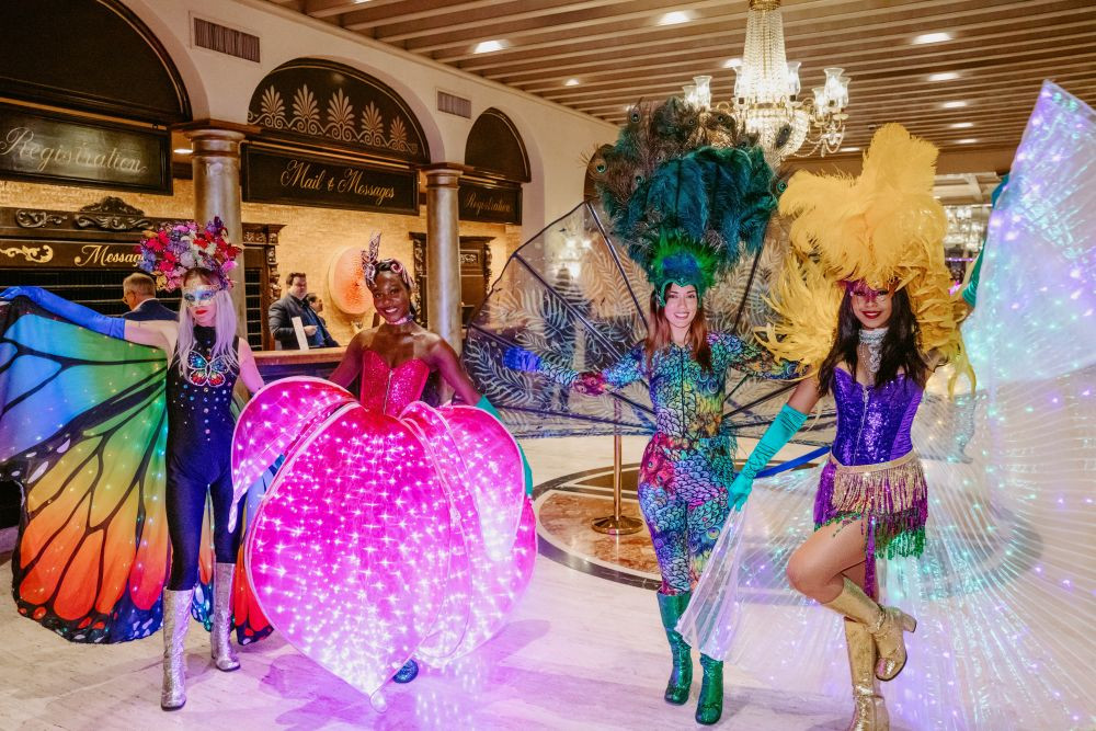 Revelers welcome Meetings Today LIVE! South Attendees to the New Orleans Marriott.