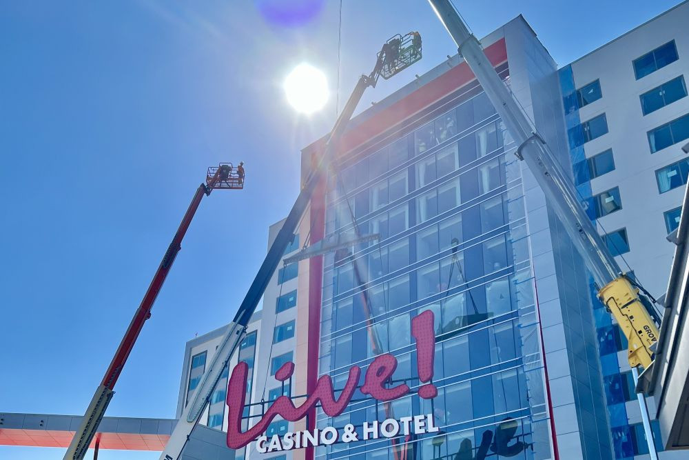 Live! Casino & Hotel Louisiana sign lift