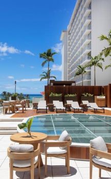 ‘Alohilani Resort Waikīkī Beach Longboard Club Lounge and Oceanarium Roof